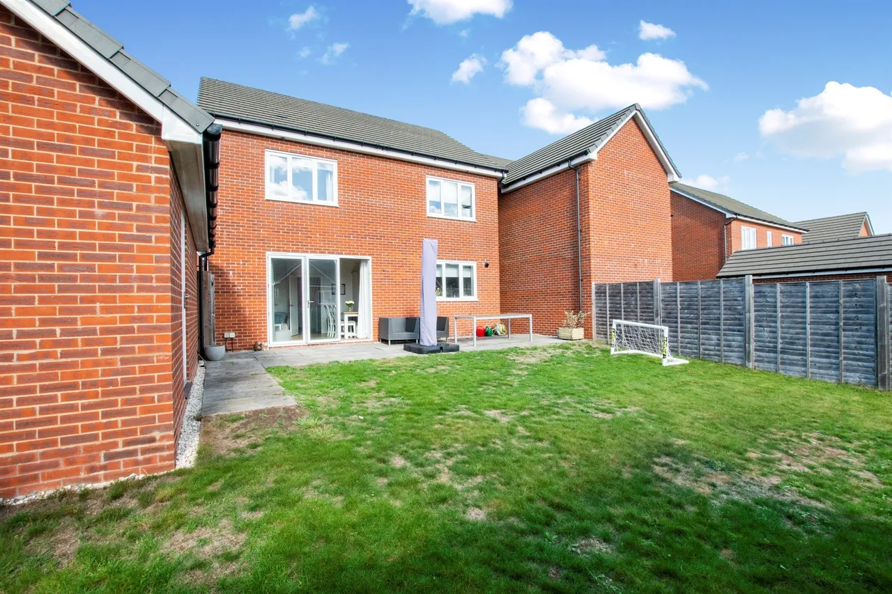 Manser Row, Longhedge, SP4, photo 18