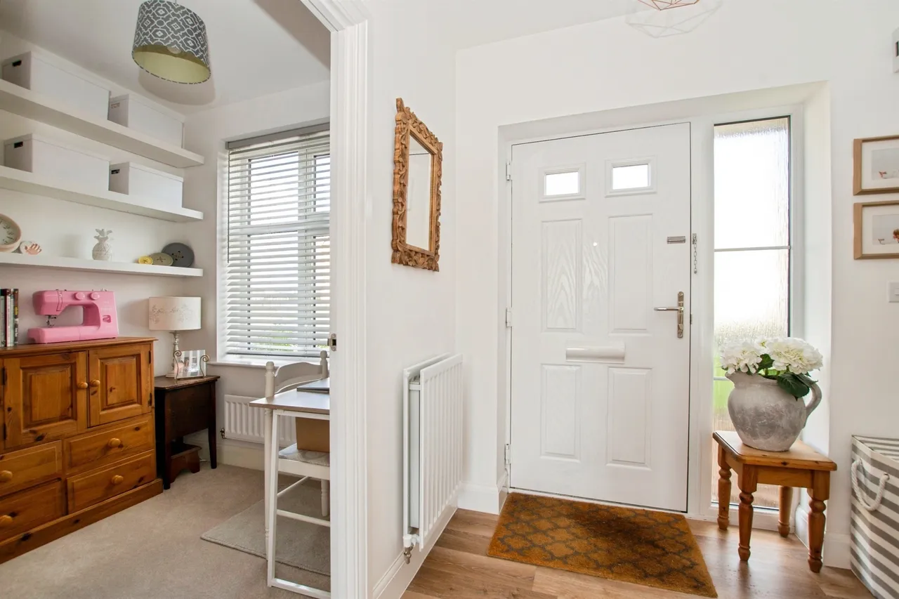 Manser Row, Longhedge, SP4, photo 8