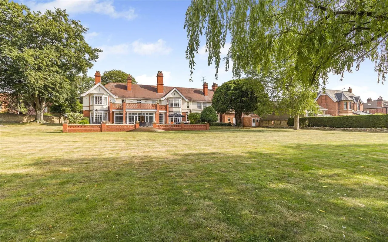 Stoneycroft, 1 The Grove, Lincoln, Lincolnshire, LN2 1RG, photo 2