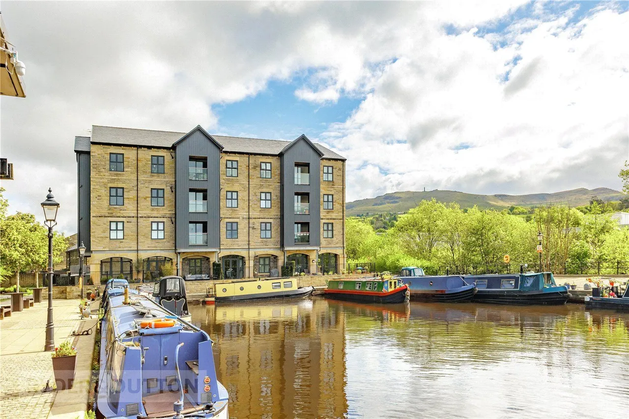 2 bed flat to rent, Herons Reach, Greenfield, OL3