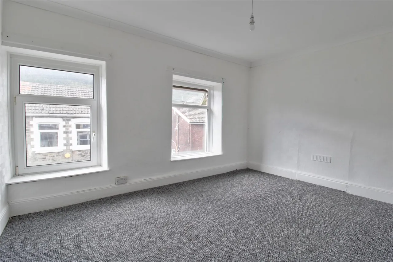 Queen Street, Abertillery, NP13 1AN, photo 3