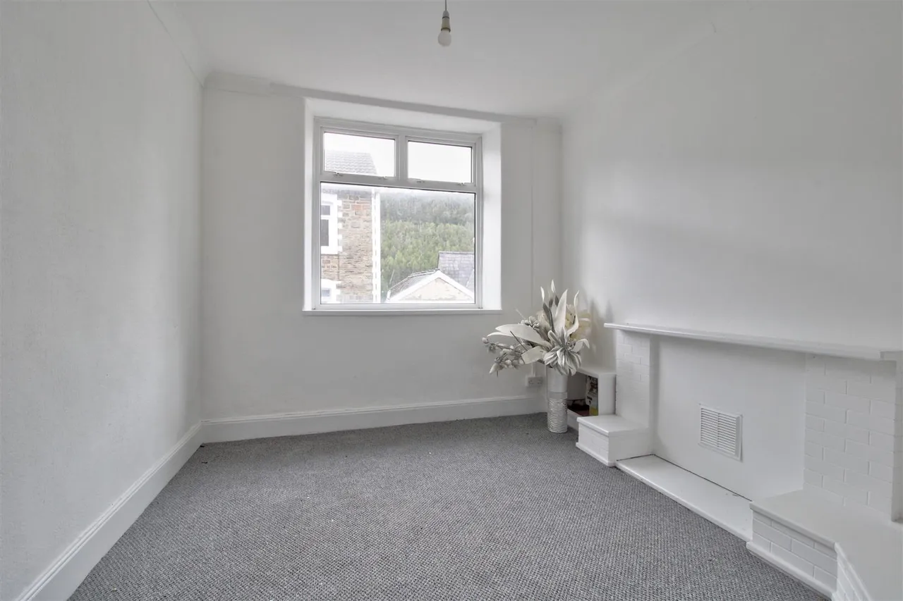 Queen Street, Abertillery, NP13 1AN, photo 2