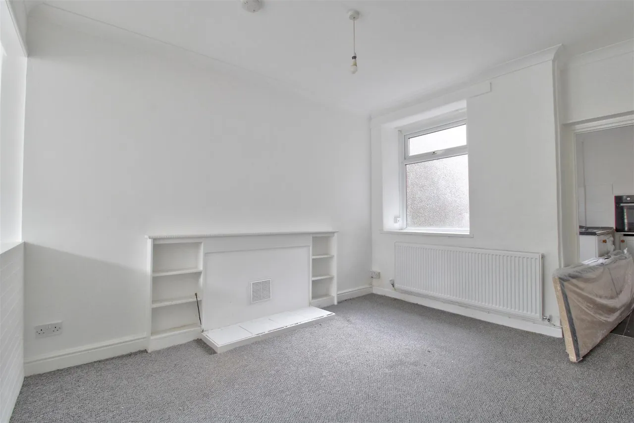 Queen Street, Abertillery, NP13 1AN, photo 4
