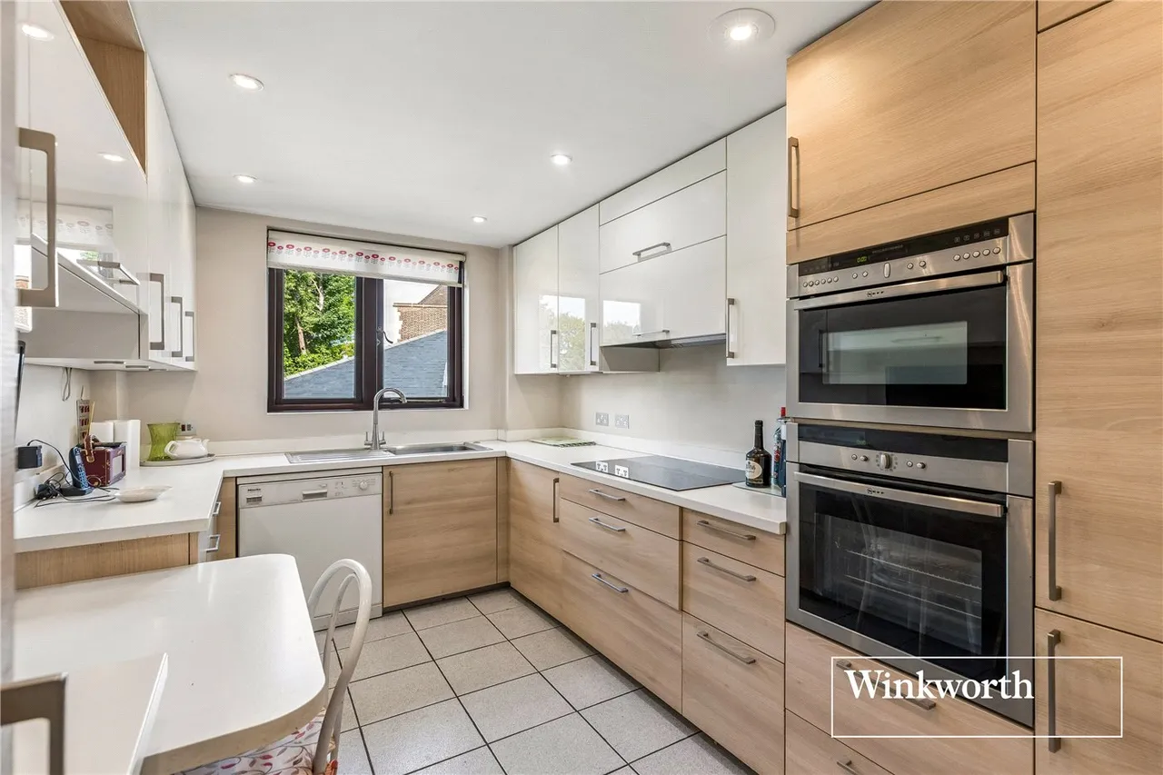 Regents Park Road, Finchley, London, N3, photo 8