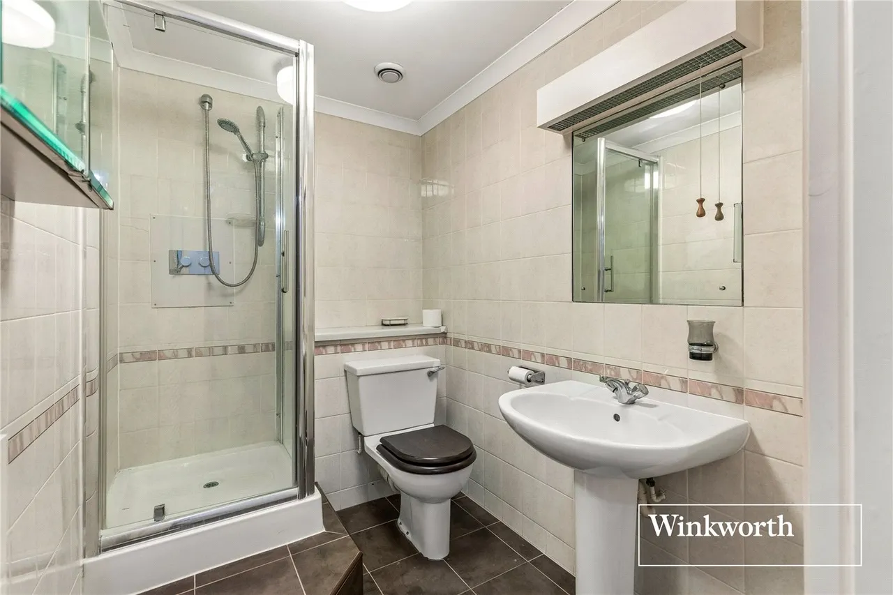 Regents Park Road, Finchley, London, N3, photo 3