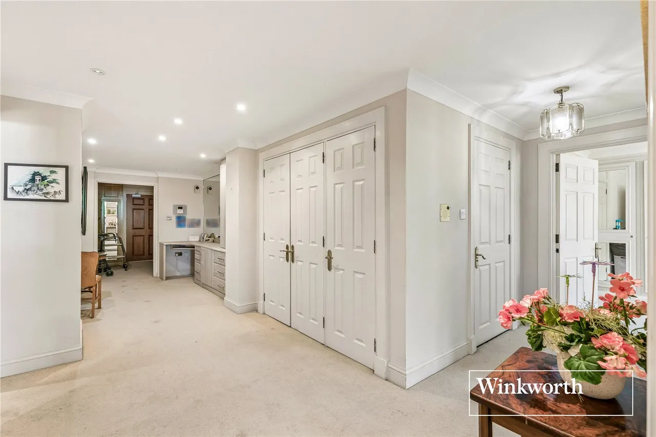 Regents Park Road, Finchley, London, N3, photo 6
