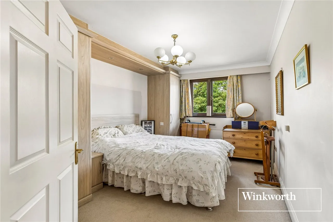 Regents Park Road, Finchley, London, N3, photo 2