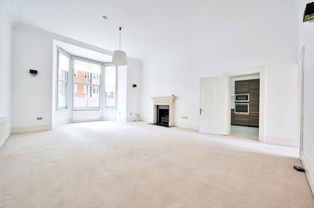 3 bed flat for sale — 9 Coleherne Mansions, 228-230 Old Brompton Road, London