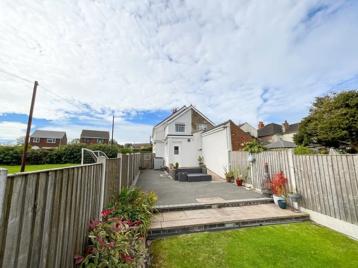 Chapel Lane, Kingsley Holt, ST10, photo 2