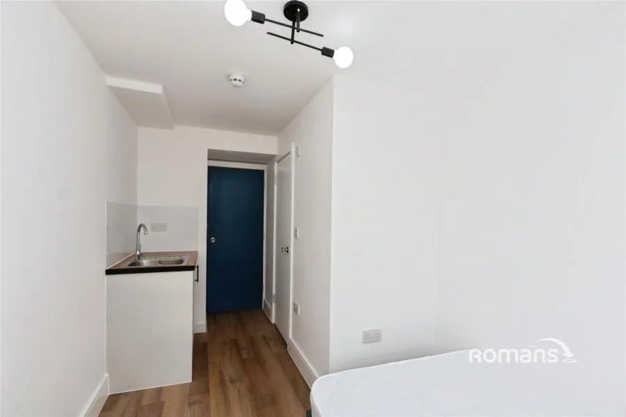 Ash Road, Aldershot, GU12, photo 3