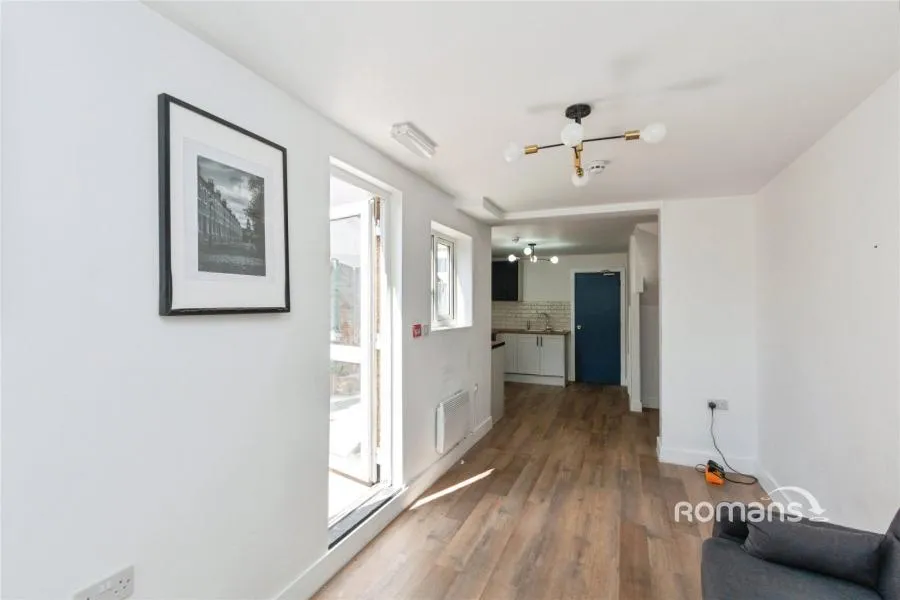 Ash Road, Aldershot, GU12, photo 5