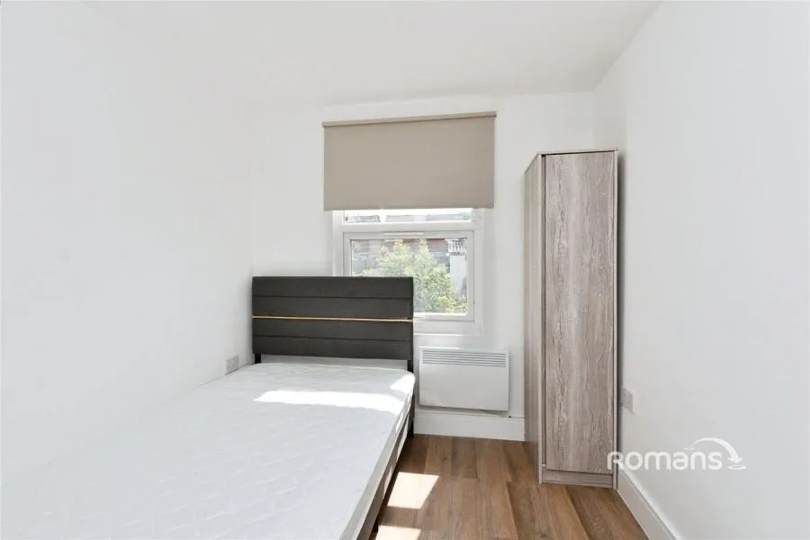 1 bed property to rent, Ash Road, Aldershot, GU12