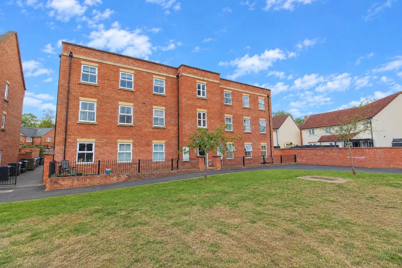 2 bed flat for sale, Trowbridge, Wiltshire