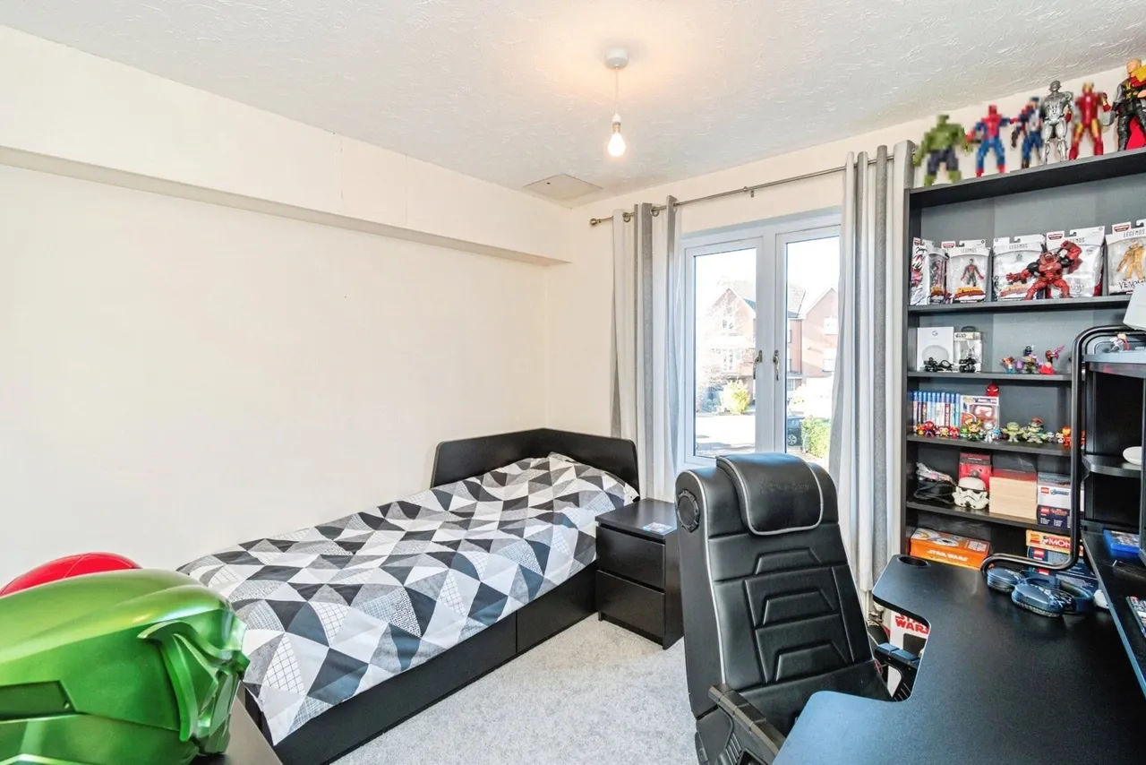 Admiralty Way, Marchwood, SO40, photo 9