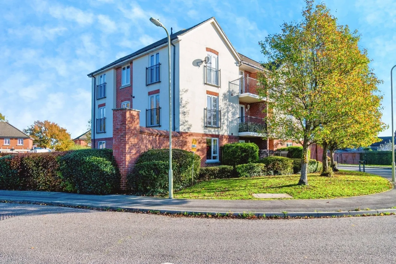 Admiralty Way, Marchwood, SO40, photo 16