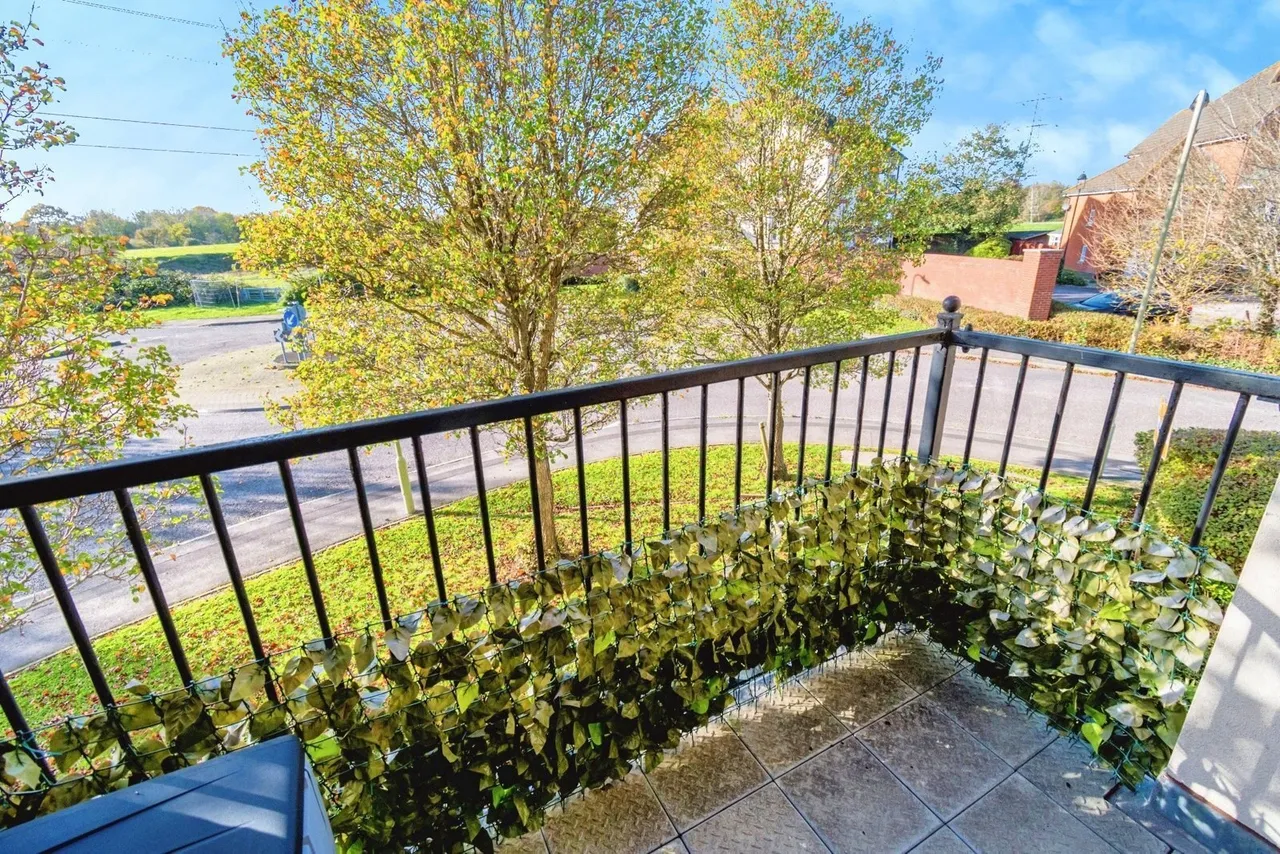 Admiralty Way, Marchwood, SO40, photo 11