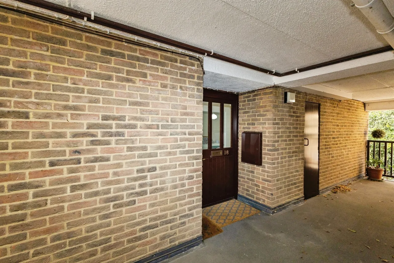 Emmbrook Court, Reading, RG6, photo 17