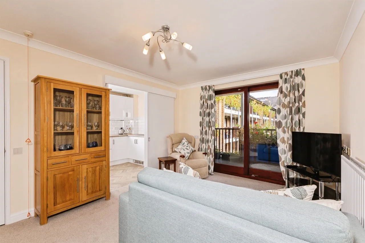 Emmbrook Court, Reading, RG6, photo 6
