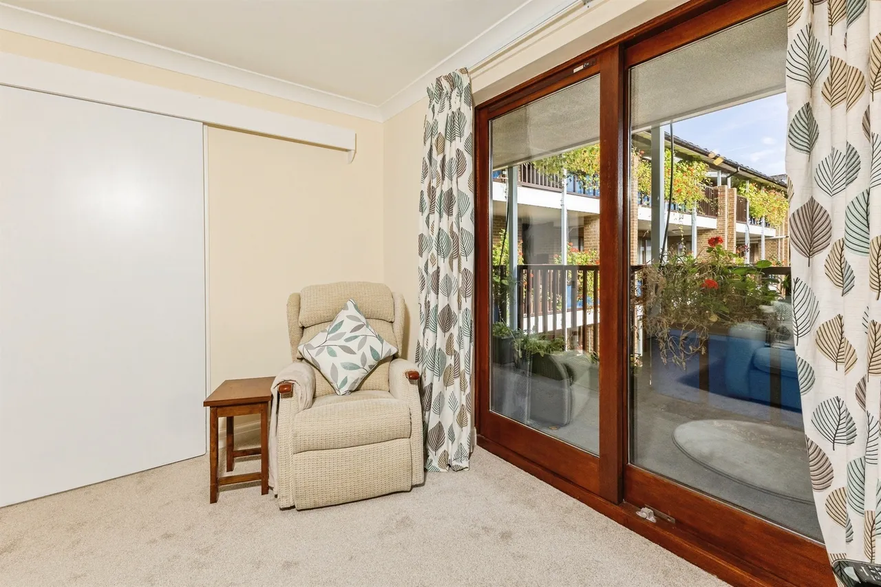 Emmbrook Court, Reading, RG6, photo 9