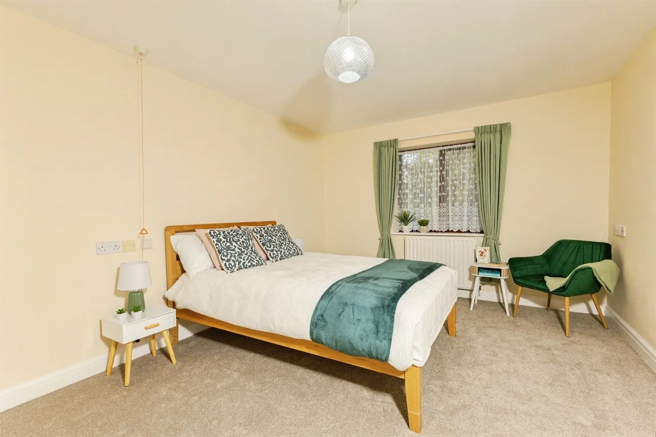 Emmbrook Court, Reading, RG6, photo 11