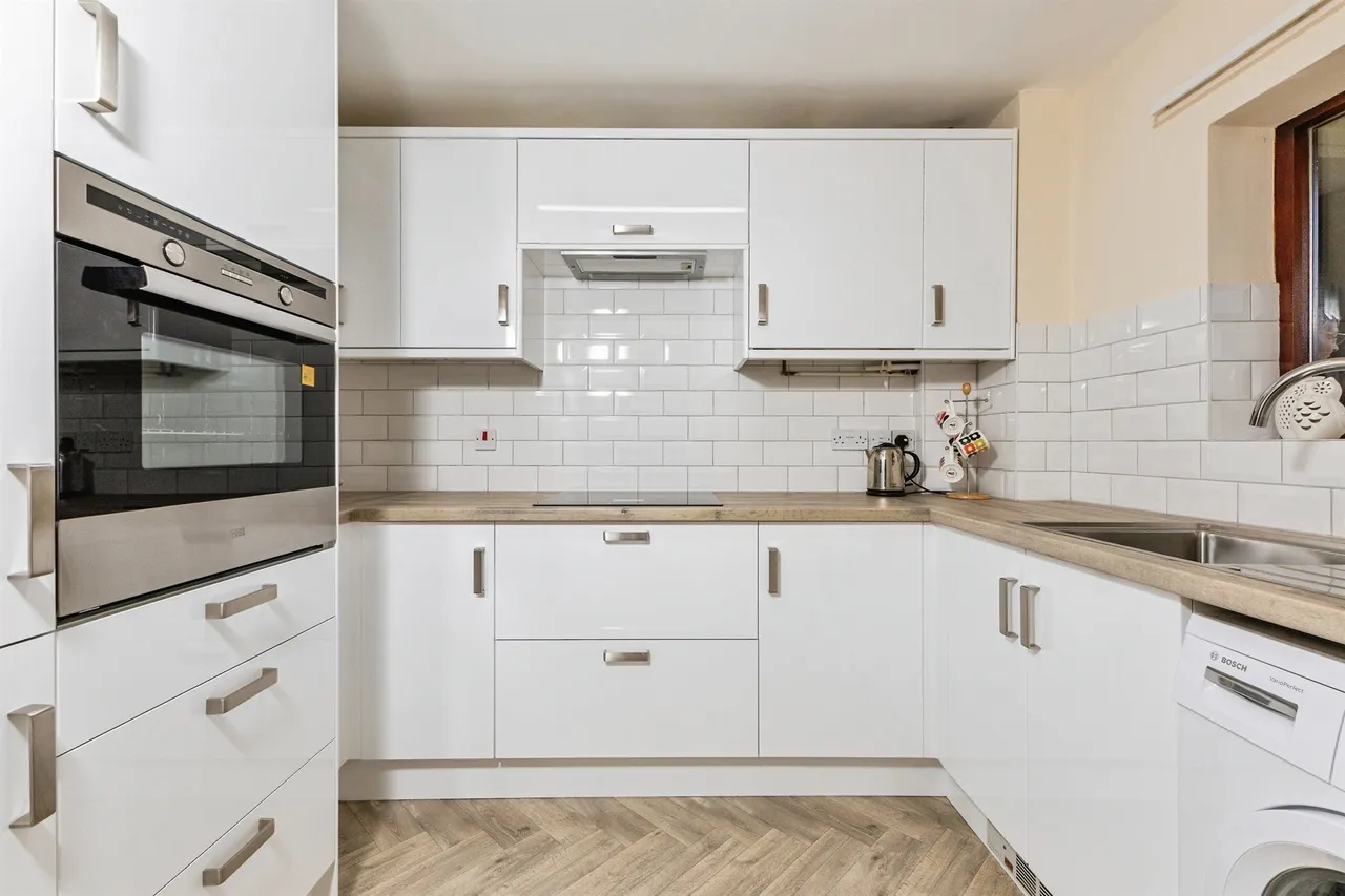 Emmbrook Court, Reading, RG6, photo 4