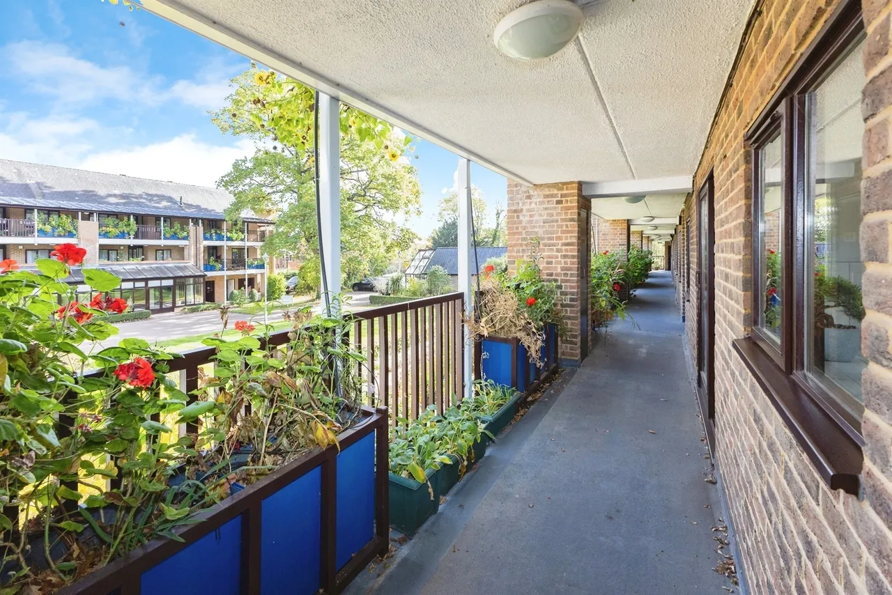Emmbrook Court, Reading, RG6, photo 15