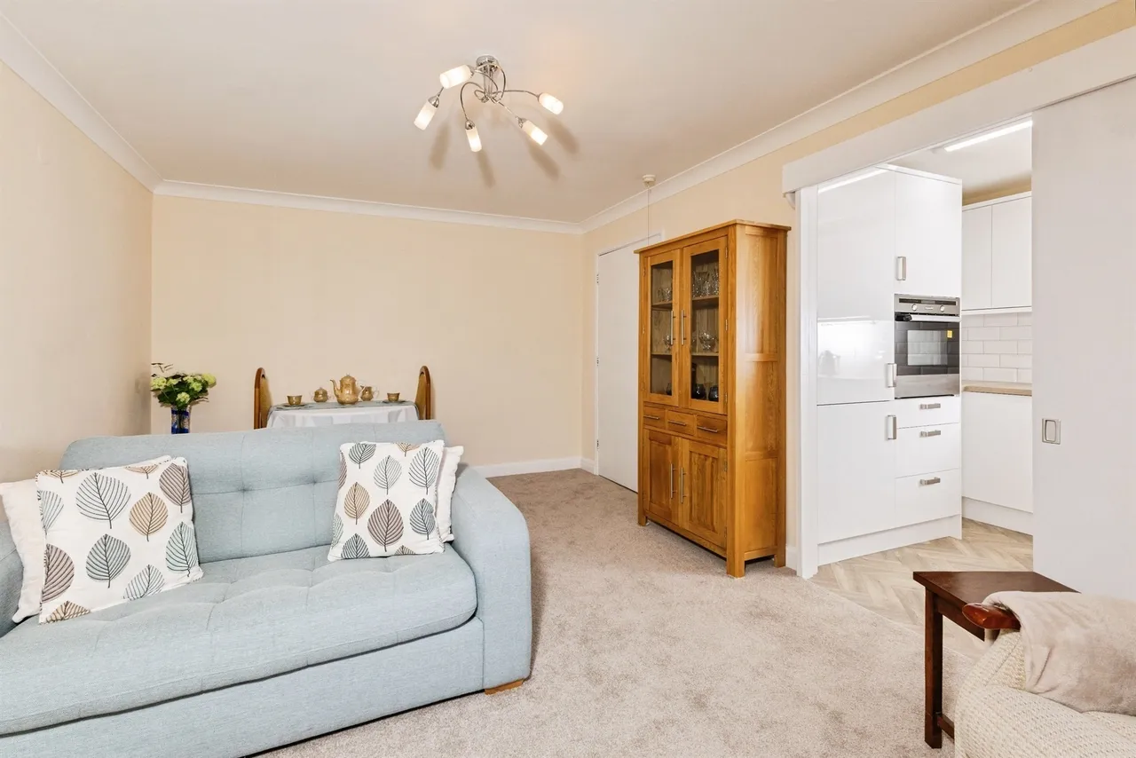 Emmbrook Court, Reading, RG6, photo 7