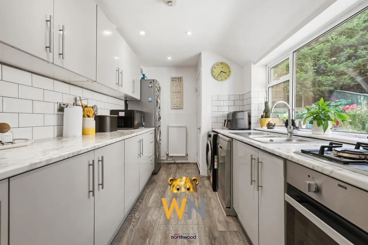Rayleigh Road, Hutton, CM13, photo 10