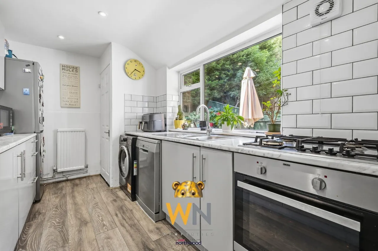 Rayleigh Road, Hutton, CM13, photo 11