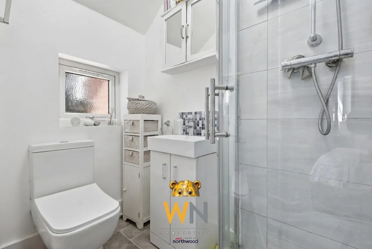 Rayleigh Road, Hutton, CM13, photo 16