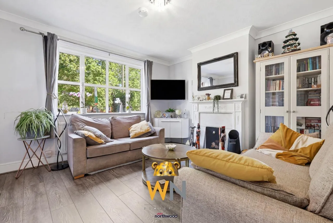 Rayleigh Road, Hutton, CM13, photo 6
