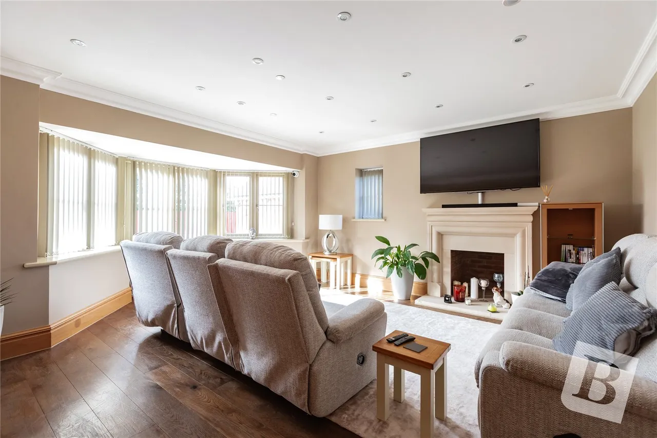 St. Marys Lane, Upminster, RM14, photo 6