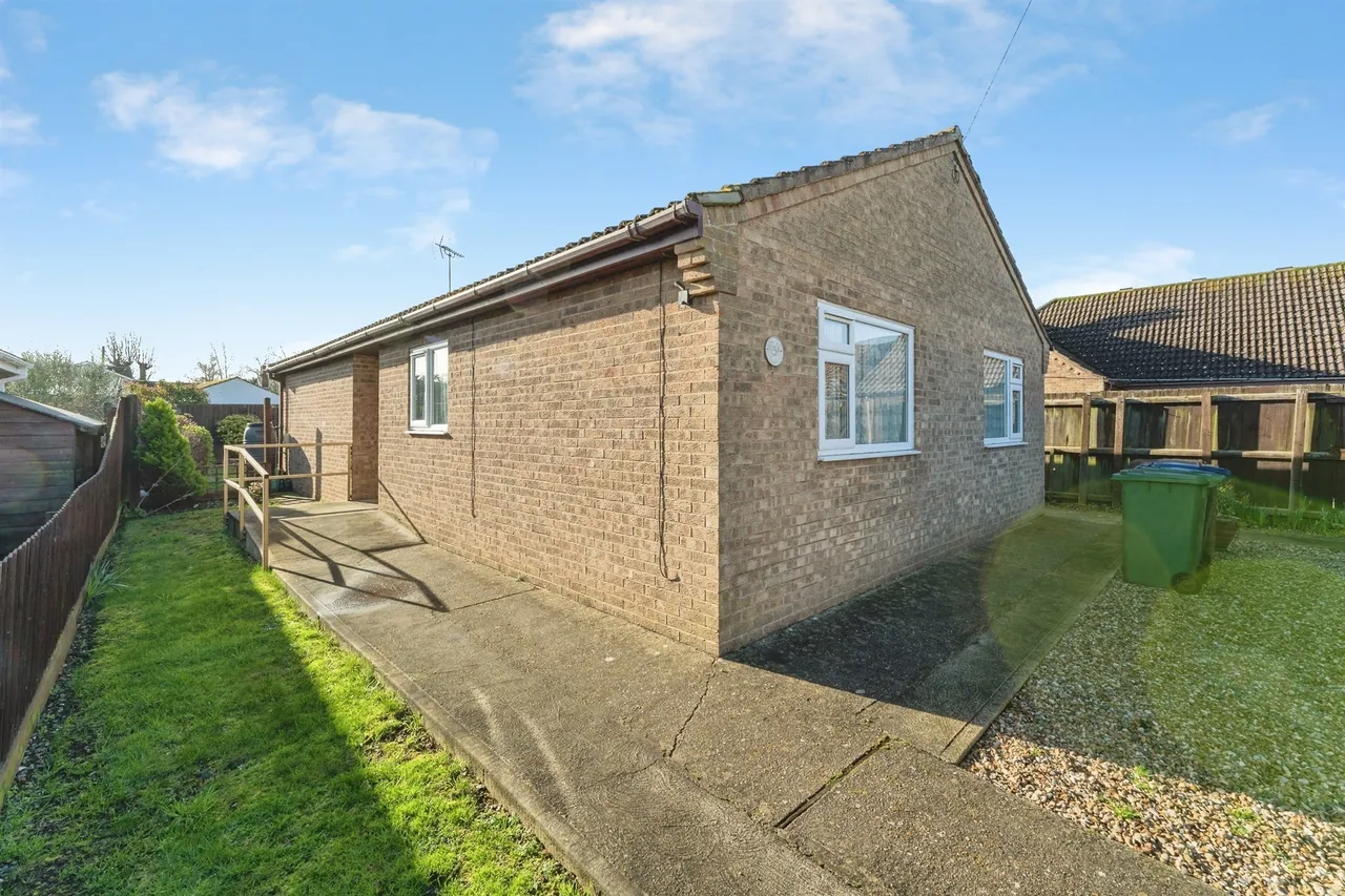 3 bed house for sale — Orchard Close, Manea, March
