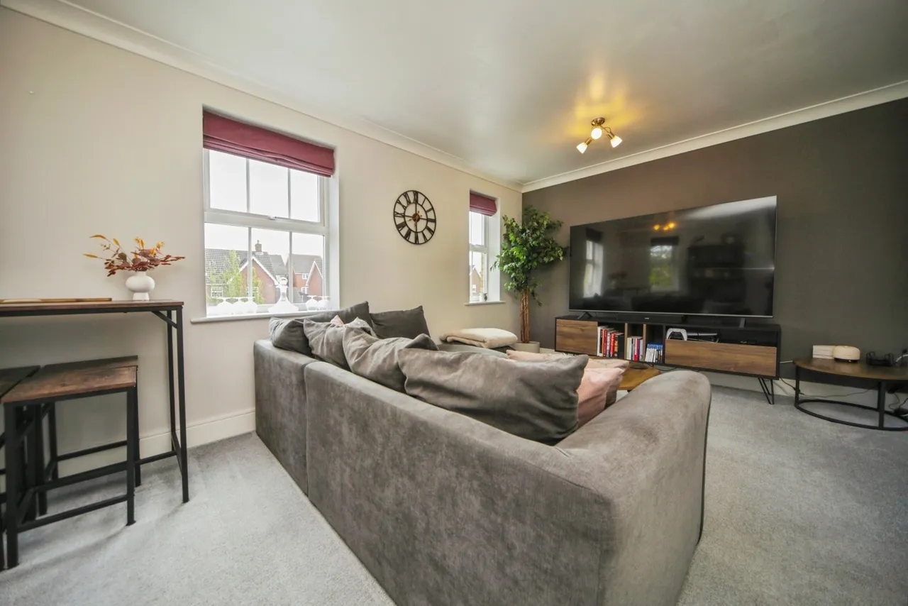Nuthatch Close, Stowmarket, Suffolk, IP14, photo 10