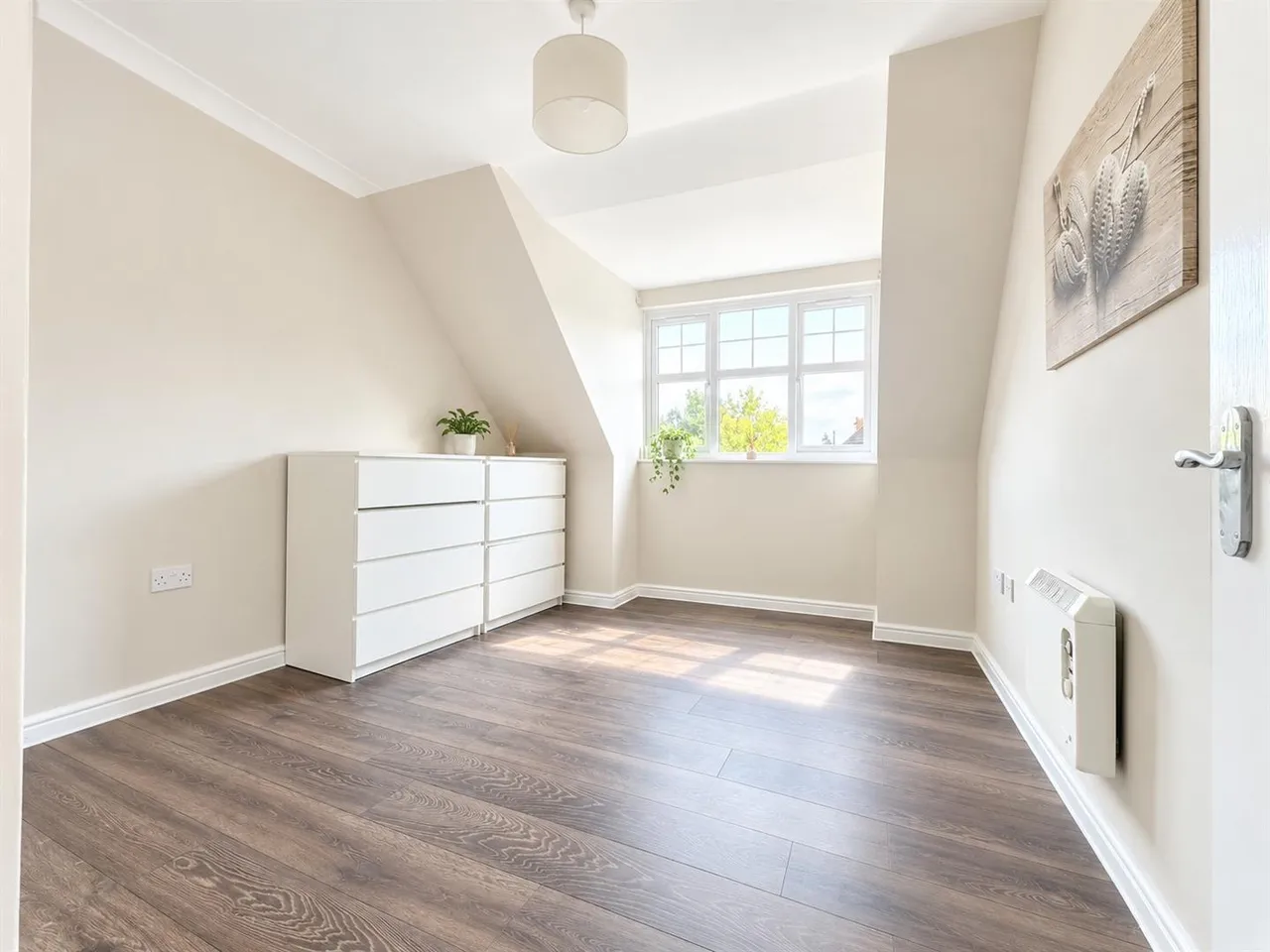 Pannells Court, Hounslow, photo 3