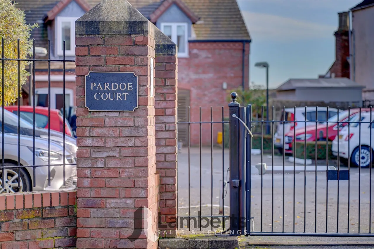 25 Pardoe Court New Road, Studley, photo 16