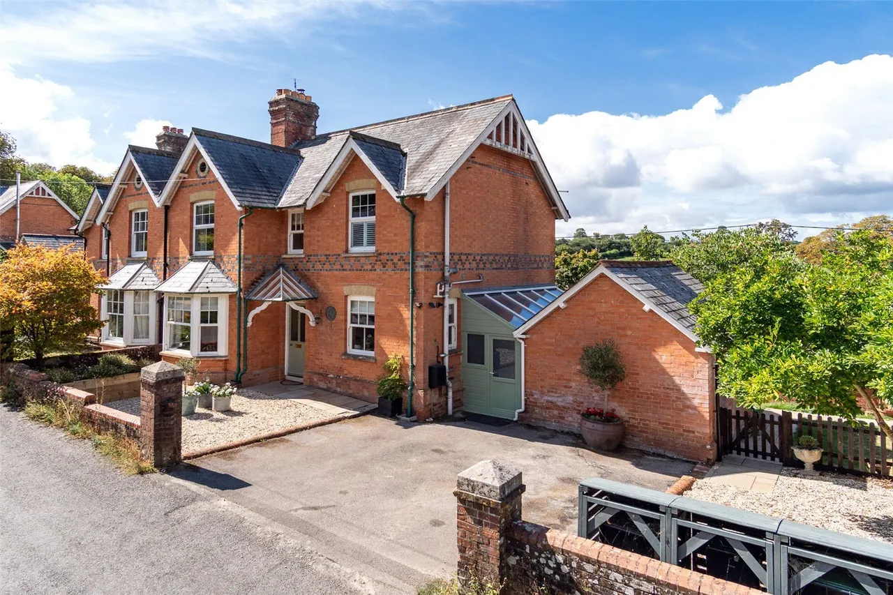 3 bed house for sale, The Cliff, Bryanston, DT11