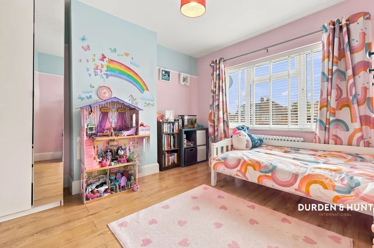 Harwater Drive, Loughton, IG10, photo 13