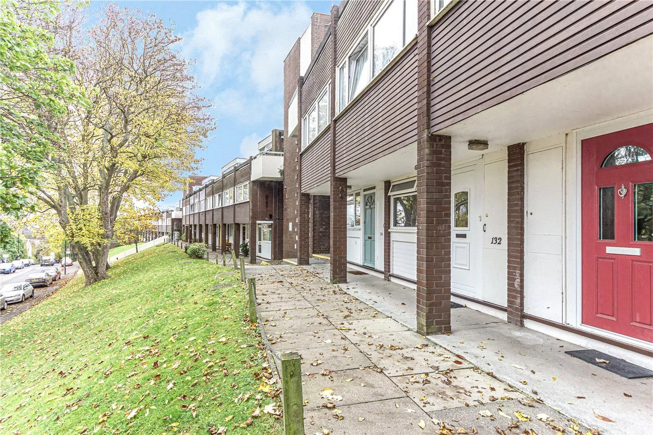 2 bed flat for sale, Sylvan Road, London, SE19