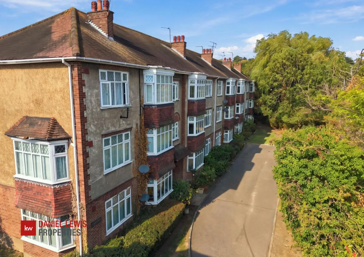 2 bed flat for sale, Church Hill, Loughton, IG10