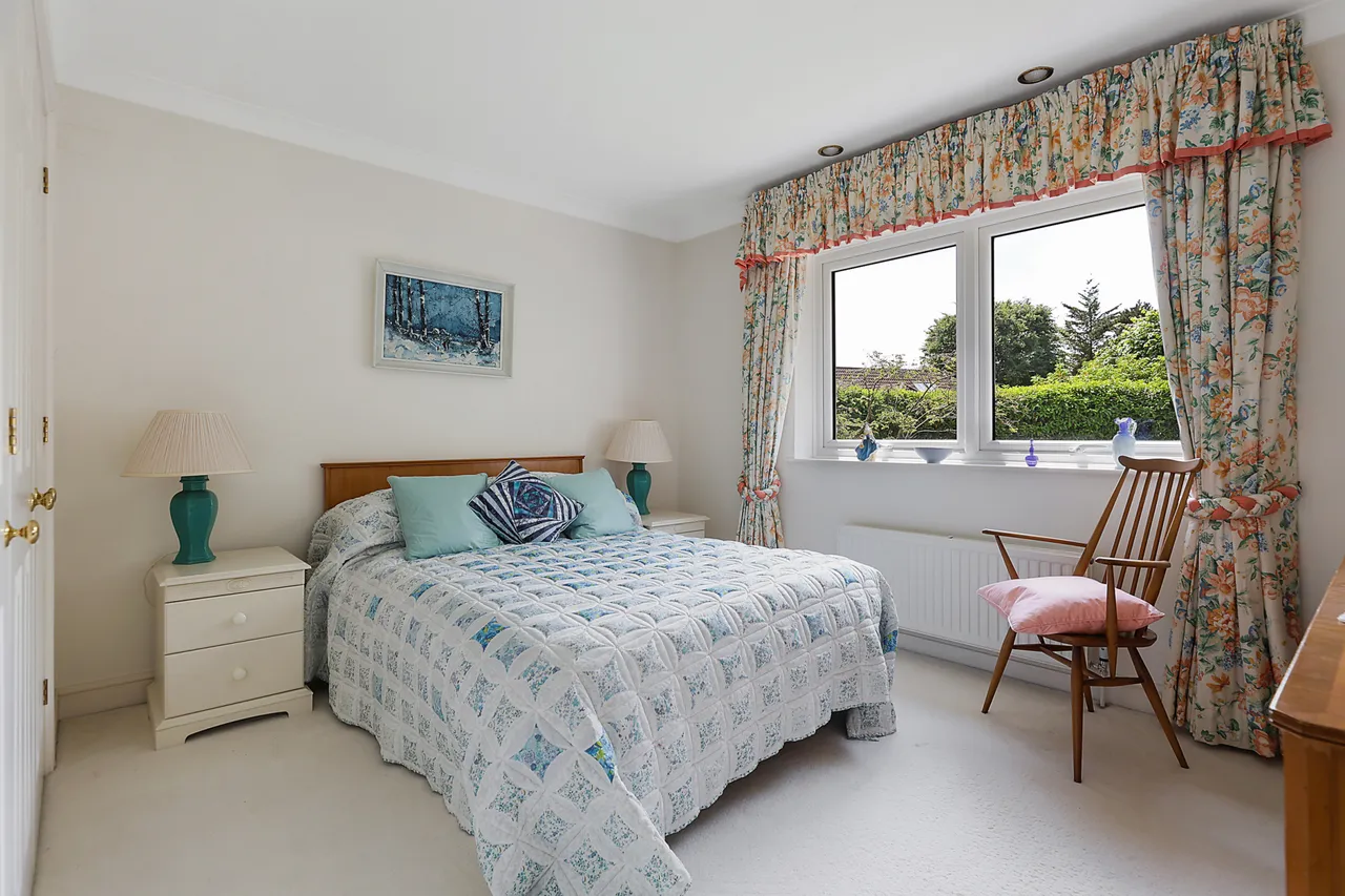 Glenheadon Close, Leatherhead, KT22, photo 18