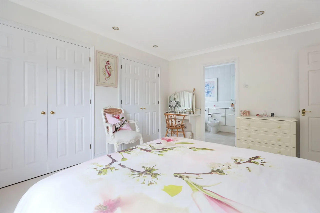 Glenheadon Close, Leatherhead, KT22, photo 15