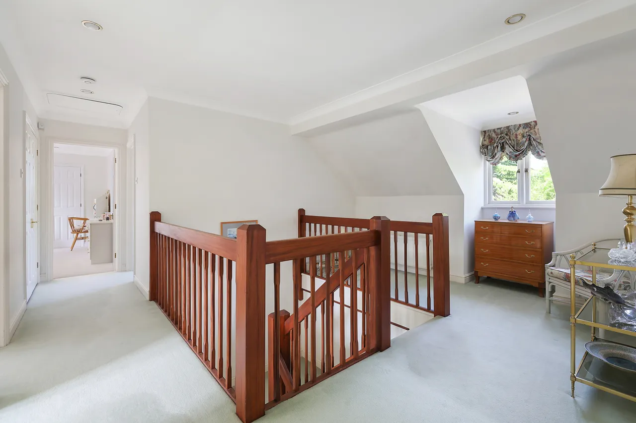 Glenheadon Close, Leatherhead, KT22, photo 22