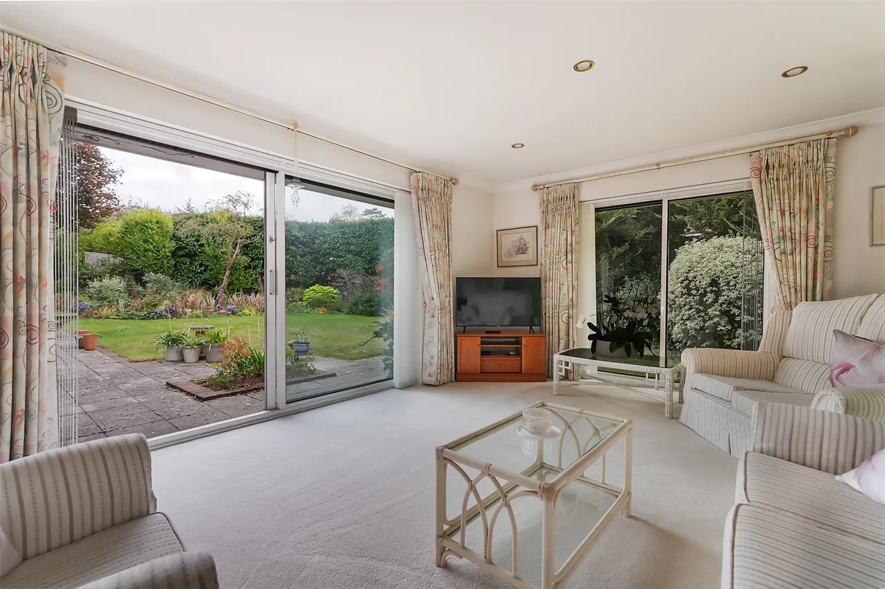 Glenheadon Close, Leatherhead, KT22, photo 5