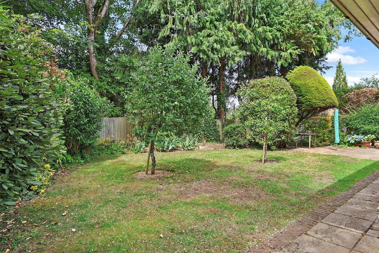 Glenheadon Close, Leatherhead, KT22, photo 25