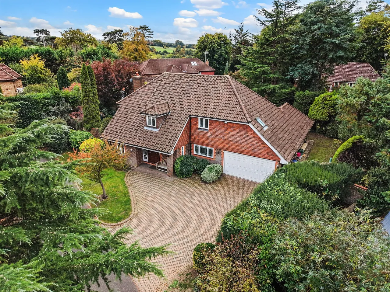 Glenheadon Close, Leatherhead, KT22, photo 28