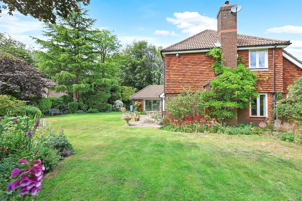 Glenheadon Close, Leatherhead, KT22, photo 24