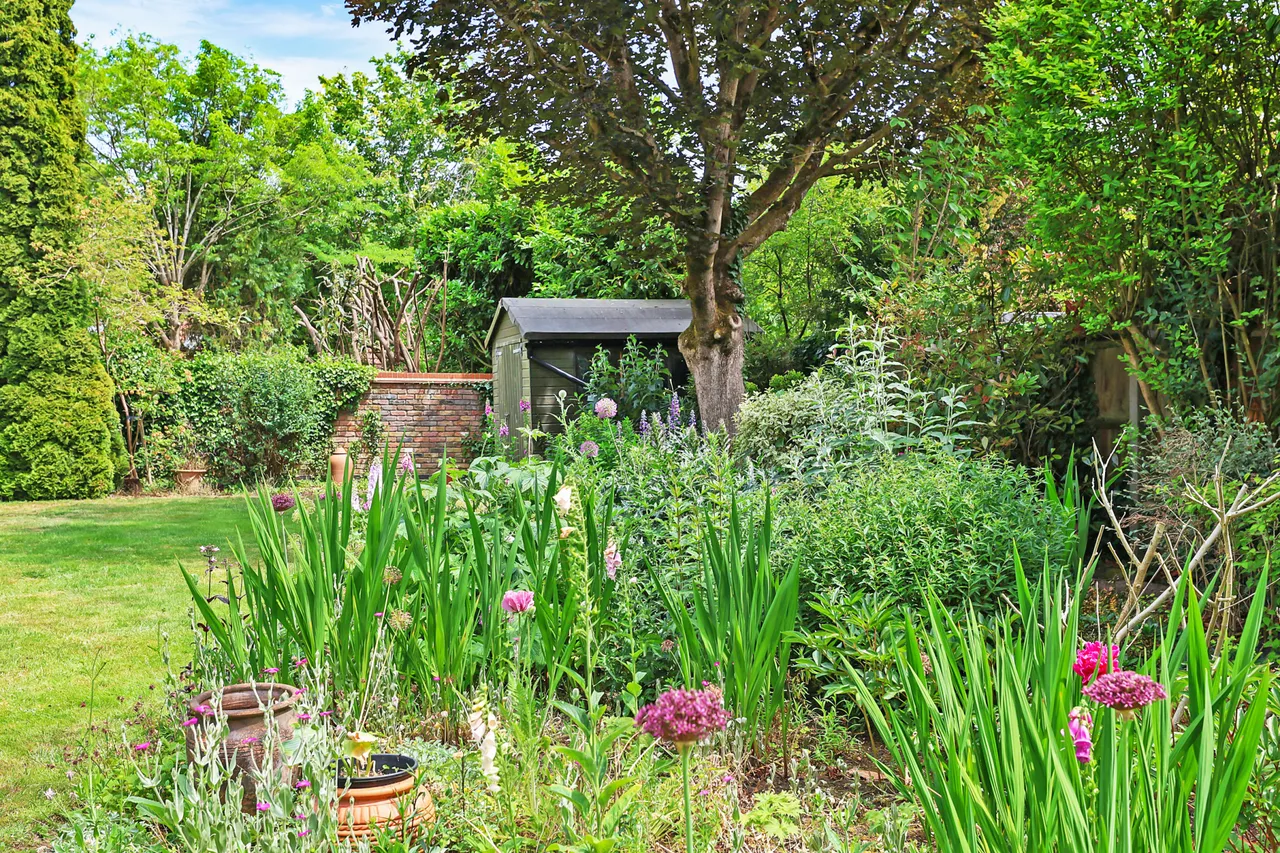 Glenheadon Close, Leatherhead, KT22, photo 14