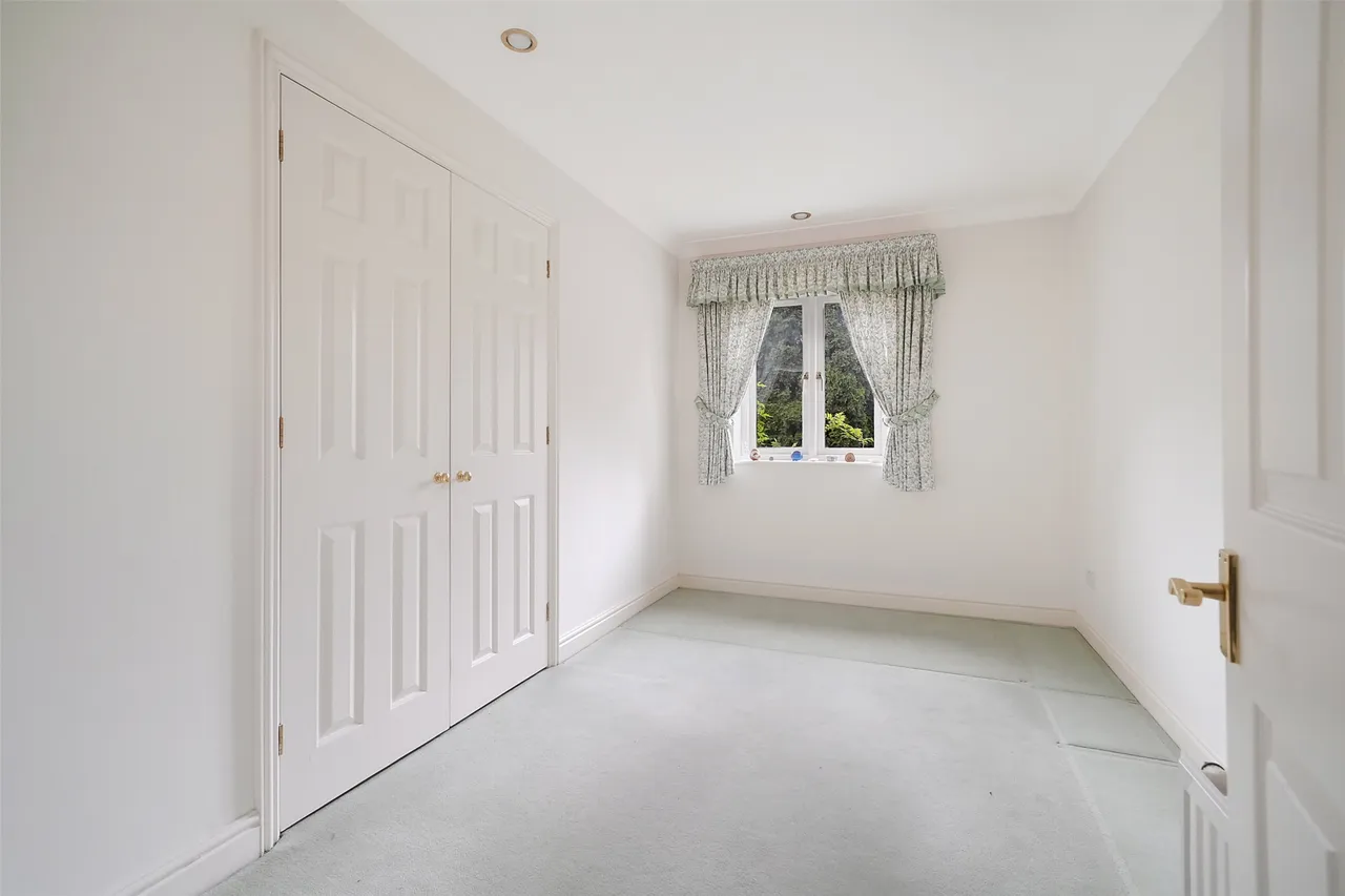 Glenheadon Close, Leatherhead, KT22, photo 19