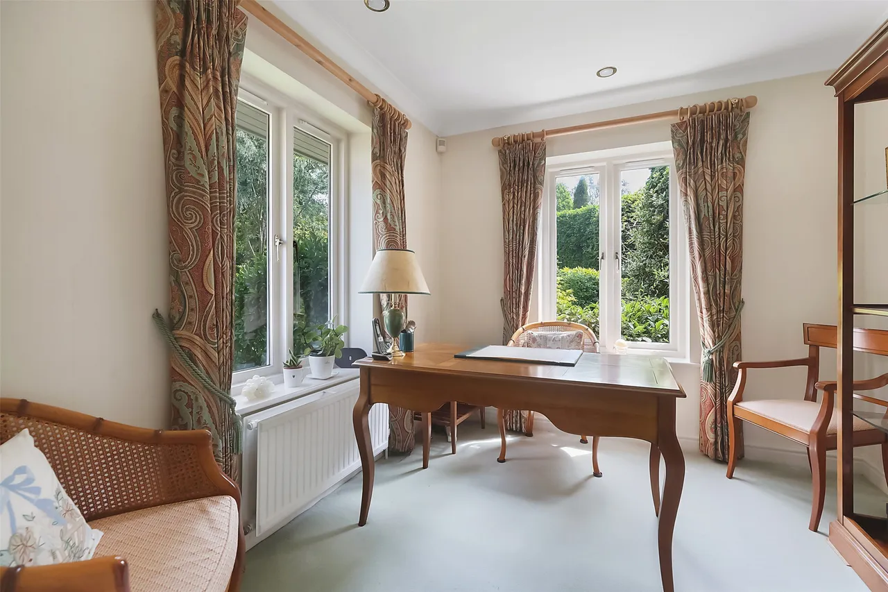 Glenheadon Close, Leatherhead, KT22, photo 10